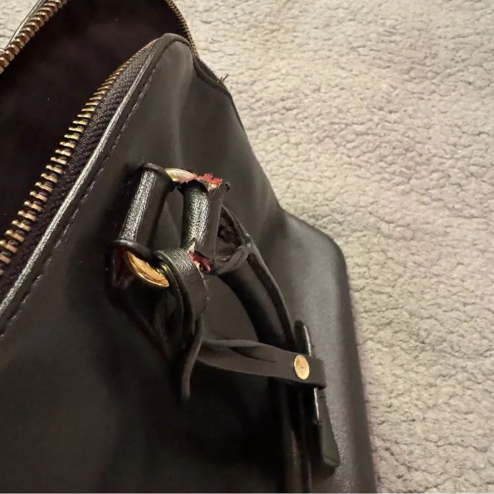 Express Elegant Black Leather Handbag